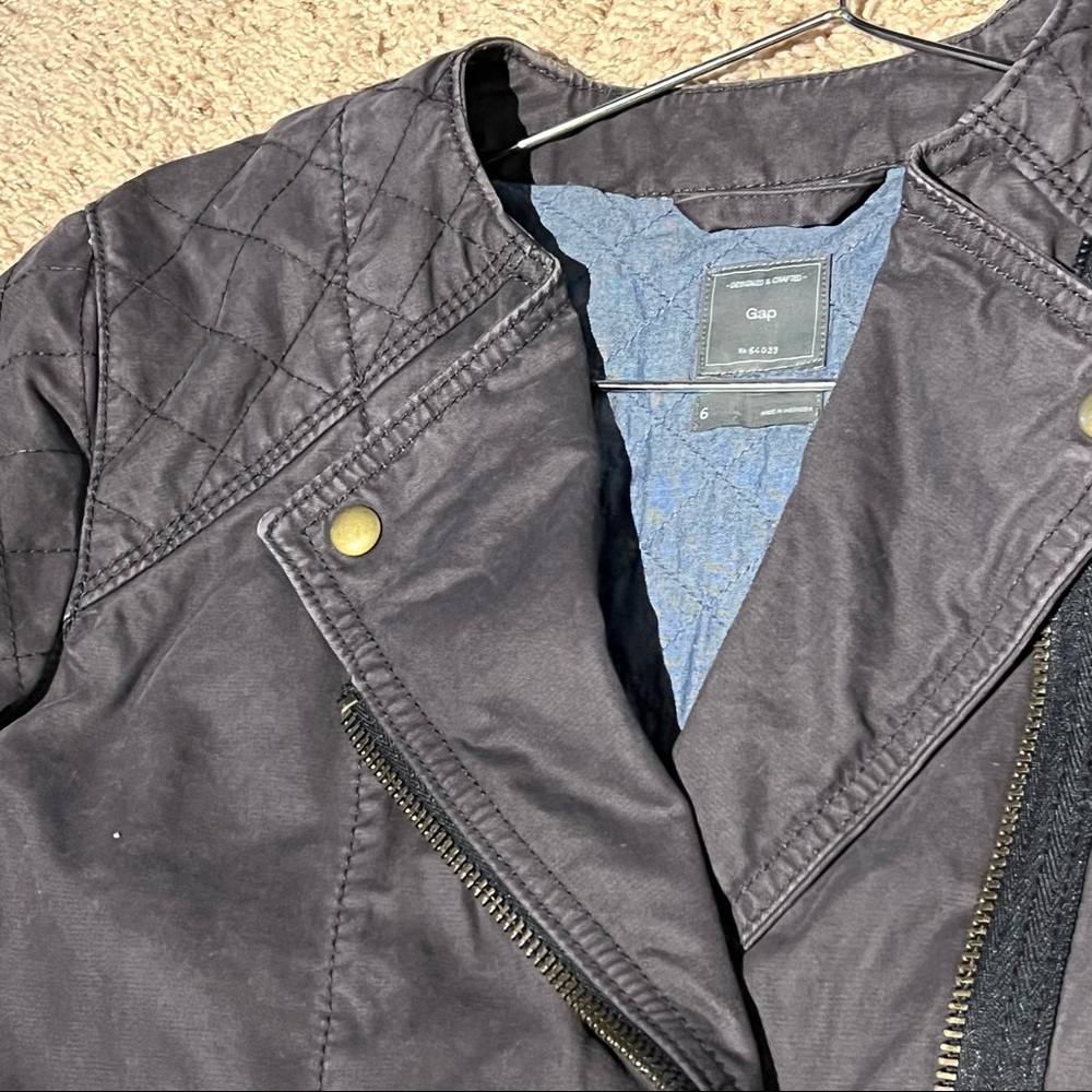 Gap quilted grey light jacket with zipper details size 6/ Med - Picture 7 of 8